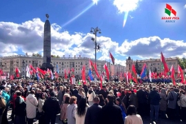 Представители Фрунзенской &laquo;Белой Руси&raquo; присоединились к общегородскому мероприятию и возложили цветы к монументу Победы на площади Победы
