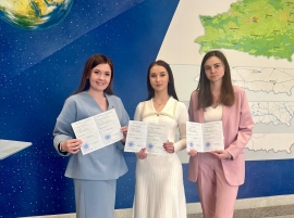 Актив Фрунзенской районной организации "Белая Русь" на Кадровой лестнице!"