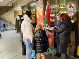 Продолжают свою работу пикеты по сбору подписей  в поддержку выдвижения кандидатом в Президенты Республики Беларусь Александра Григорьевича Лукашенко