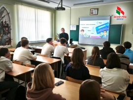 Деньги больше не пахнут &ndash; они теперь живут в телефоне, стикере и даже в брелоке!