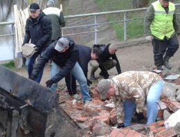 Районный субботник по наведению порядка в Тучинском скверe