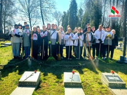 Сохраняя традиции: субботник на Кальварийском кладбище