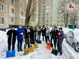 Кабы не было зимы в городах и сёлах, никогда б не знали мы этих дней весёлых...