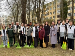 Чистый двор &ndash; ветерану!